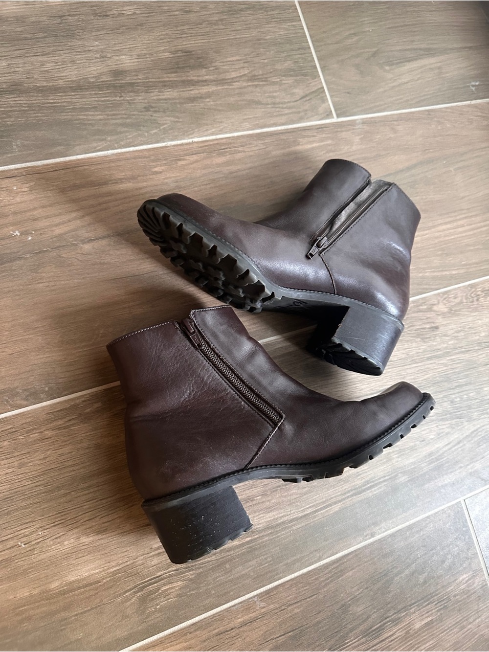 Bandolino Brown Lug Sole Ankle Boots Block Heel Side Zip 6M